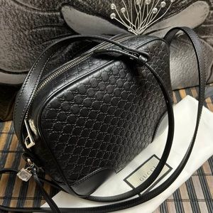 GUCCI black MICRO GUCCISSIMA Leather BREE Camera cross-body Charm bag.